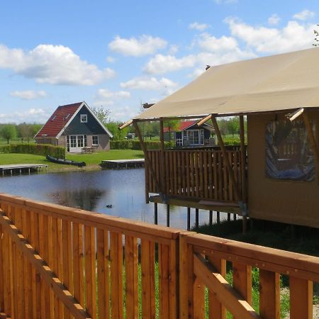 Combined Tents With Kitchen And Bathroom Located Near A Pond Bant Buitenkant foto