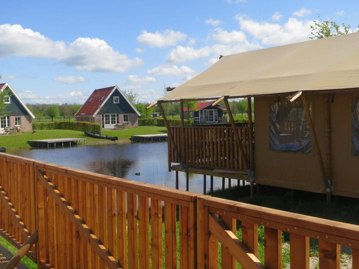 Combined Tents With Kitchen And Bathroom Located Near A Pond Bant Buitenkant foto