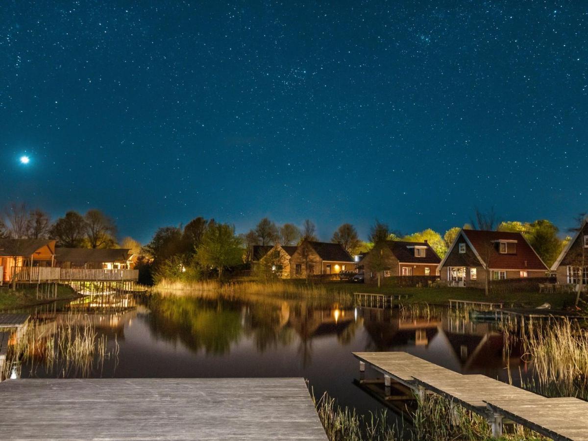 Combined Tents With Kitchen And Bathroom Located Near A Pond Bant Buitenkant foto