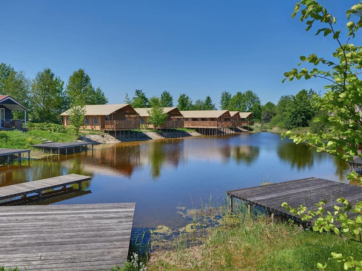 Combined Tents With Kitchen And Bathroom Located Near A Pond Bant Buitenkant foto